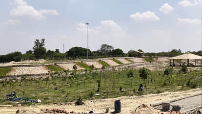 In Gorakhpur, legacy waste is no longer a mountain of garbage, but a garden of flowers and plants.