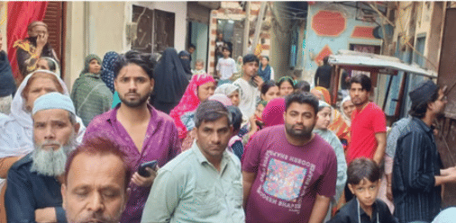 घटना के बाद मौके पर भीड़