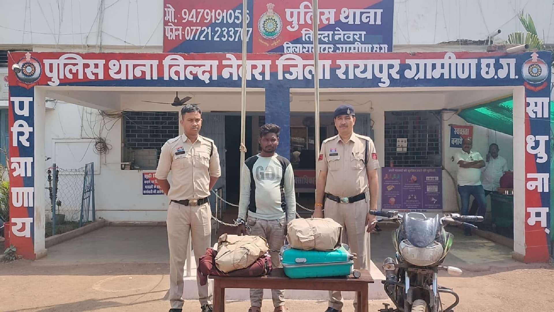 पुलिस के गिरफ्त में आरोपी
