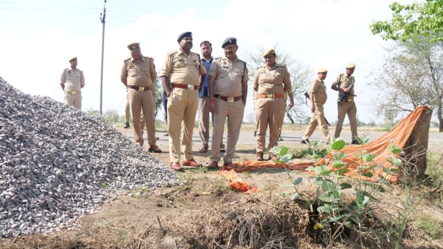 girlfriend and Her Innocent Son Murder in Jhansi young man buried child in hay and set him on fire