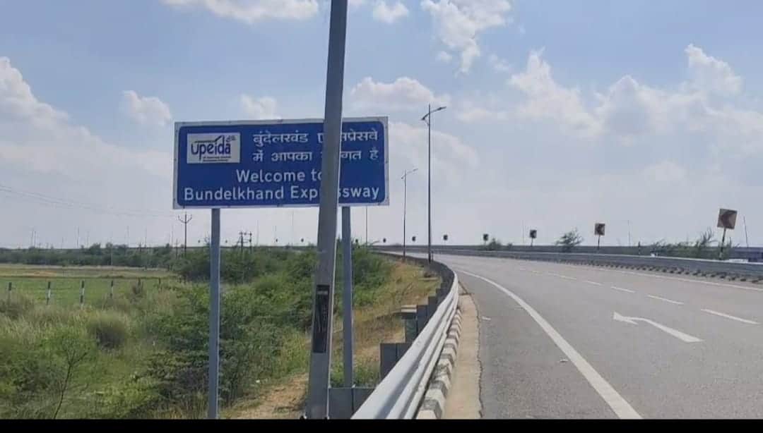 Two Killed, One Injured as Pickup Collides Head-On with Dumper on Bundelkhand Expressway