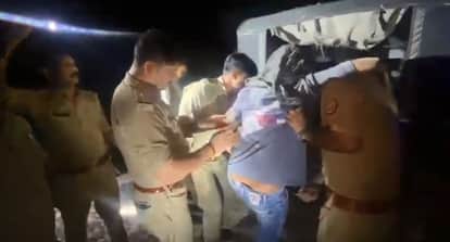 Fatehpur Gangster carrying 25000 bounty arrested in an encounter shot in the leg