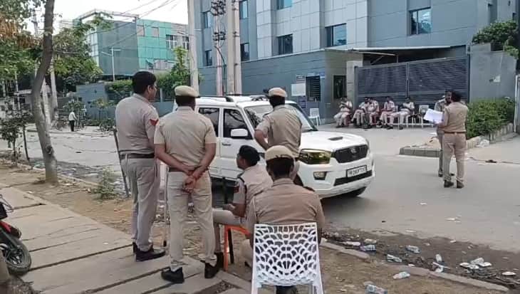 Employees Turn Violent After Lathi Charge in Gurugram 20 Workers Injured