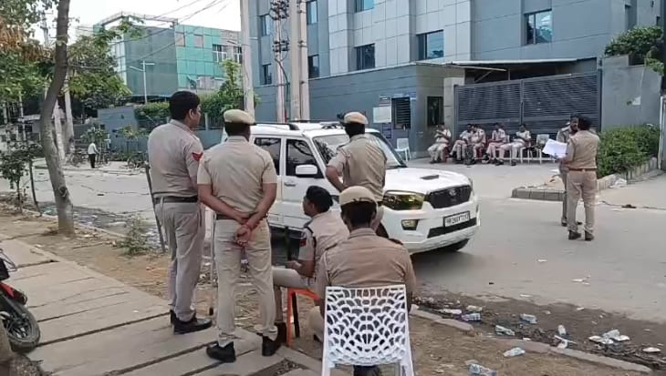 Employees Turn Violent After Lathi Charge in Gurugram 20 Workers Injured