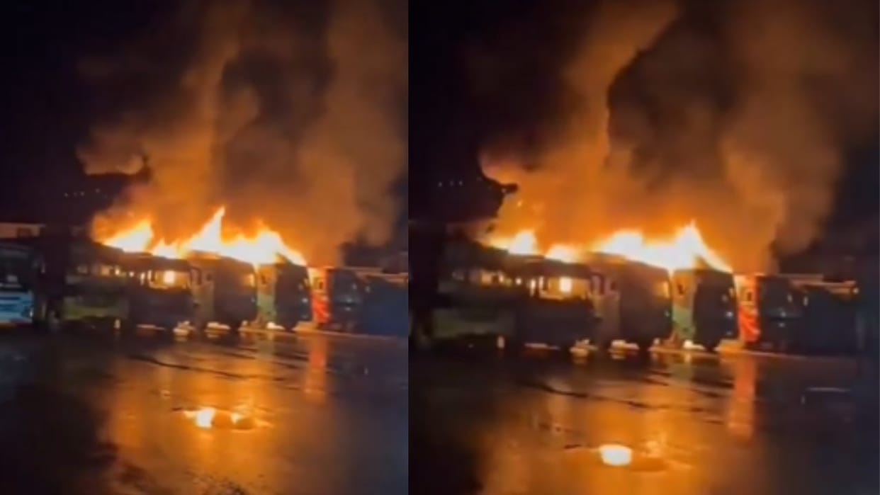 massive fire broke out at Kupwara Main Bus Stand last night in jammu and kashmir