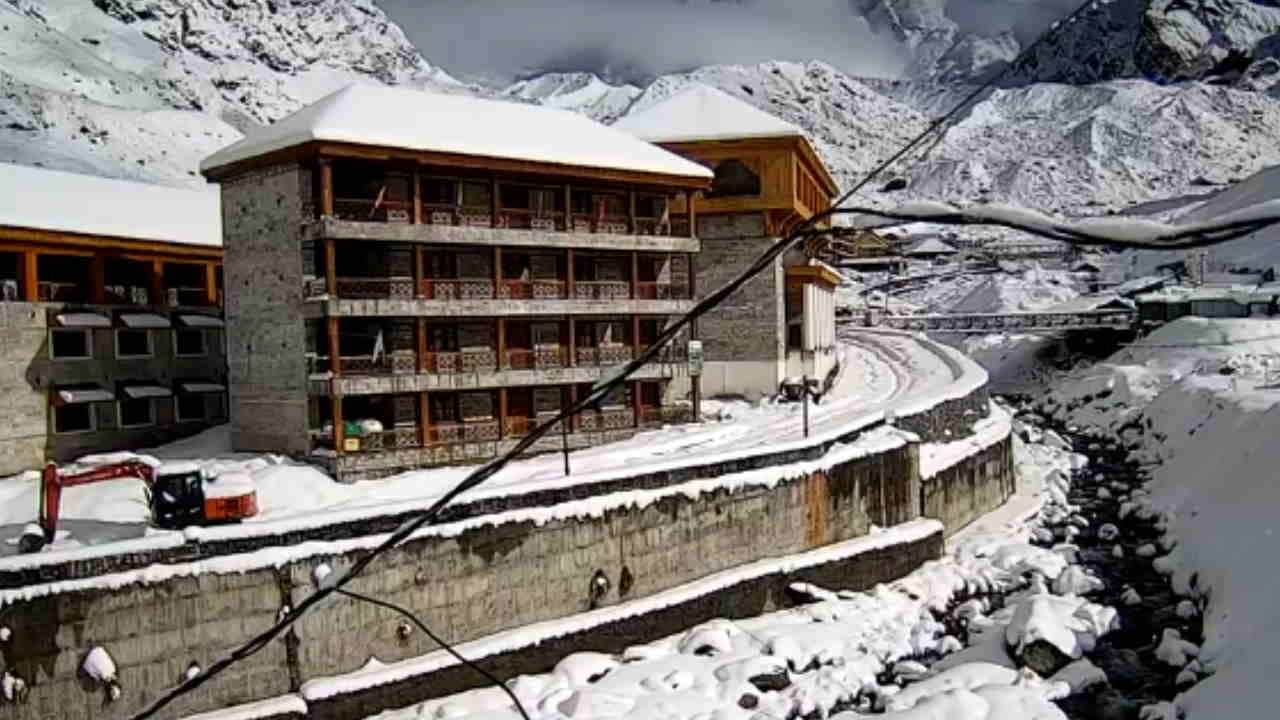 Snowfall in Kedarnath Yamunotri; snow blankets region from Badrinath to Auli Roopkund, Bedni Watch photos