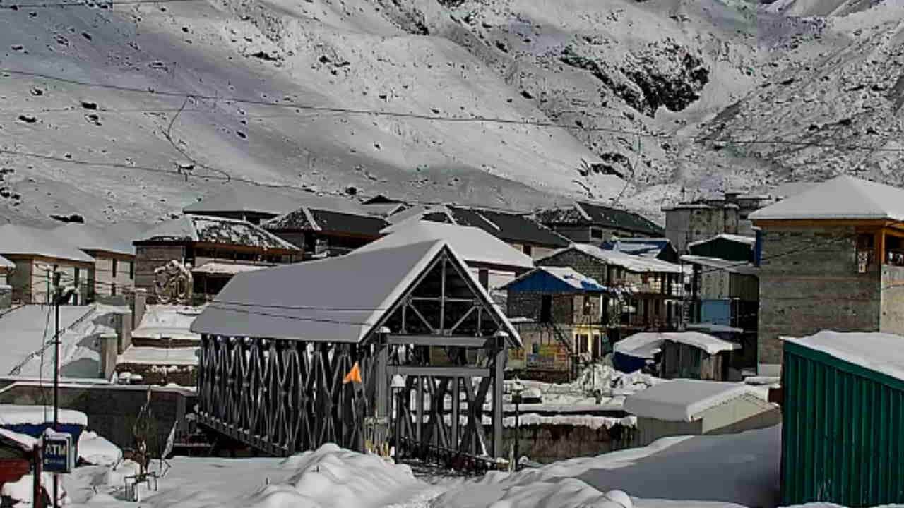 Snowfall in Kedarnath Yamunotri; snow blankets region from Badrinath to Auli Roopkund, Bedni Watch photos