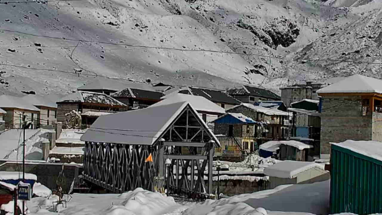 Snowfall in Kedarnath Yamunotri; snow blankets region from Badrinath to Auli Roopkund, Bedni Watch photos