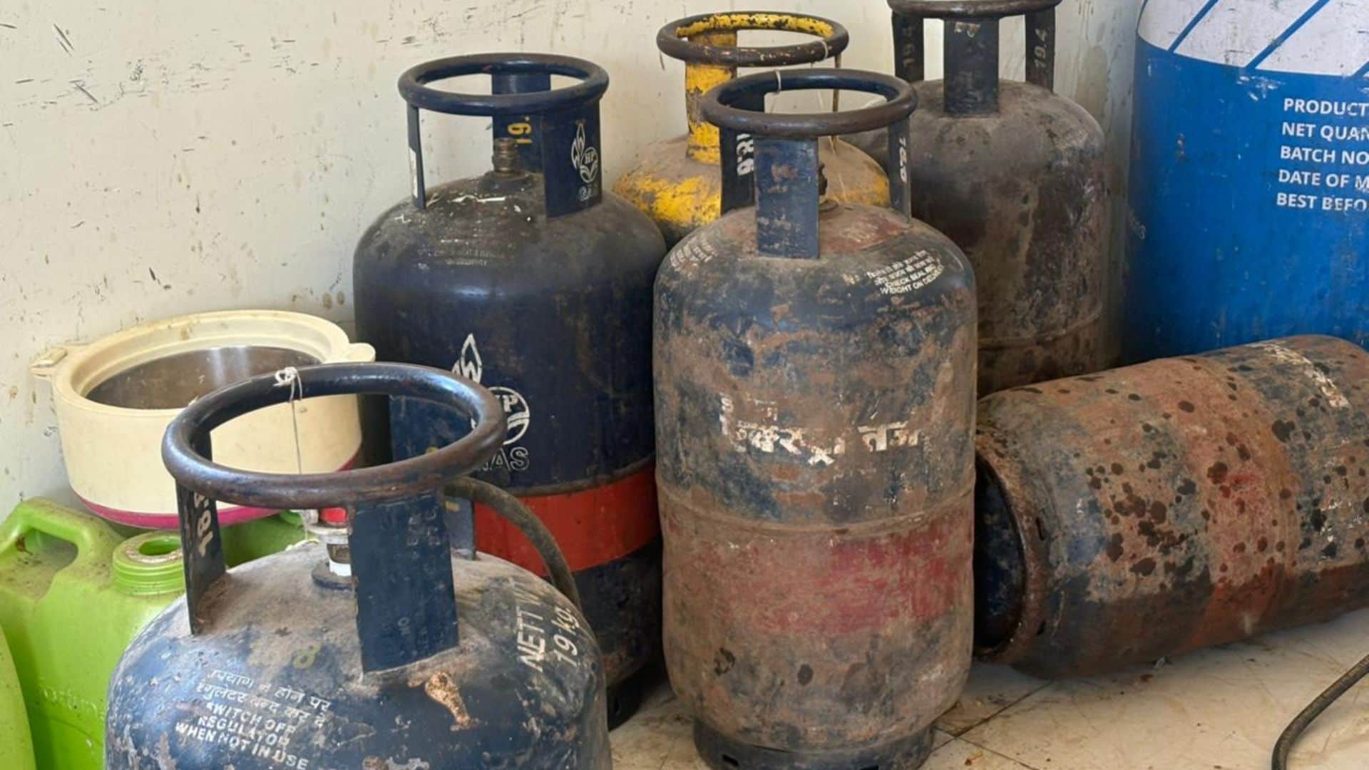 administration claims exposed in Bettiah vegetables waiting cylinder Didi kitchen grappling with gas crisis