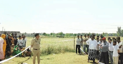 Lucknow: Woman's body found in a field in Kakori, suspicion of murder.