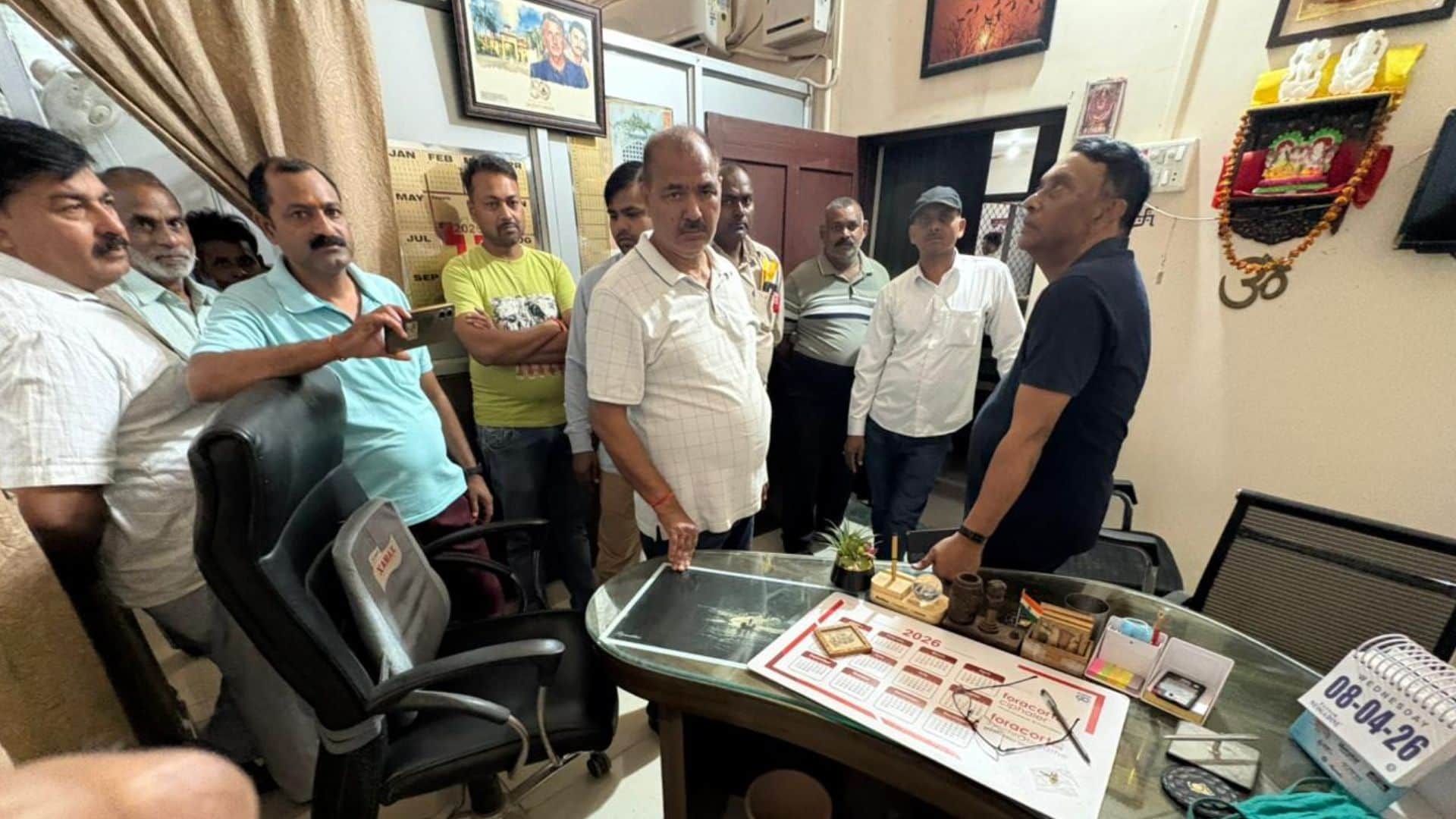 मौके पर जुटे लोग