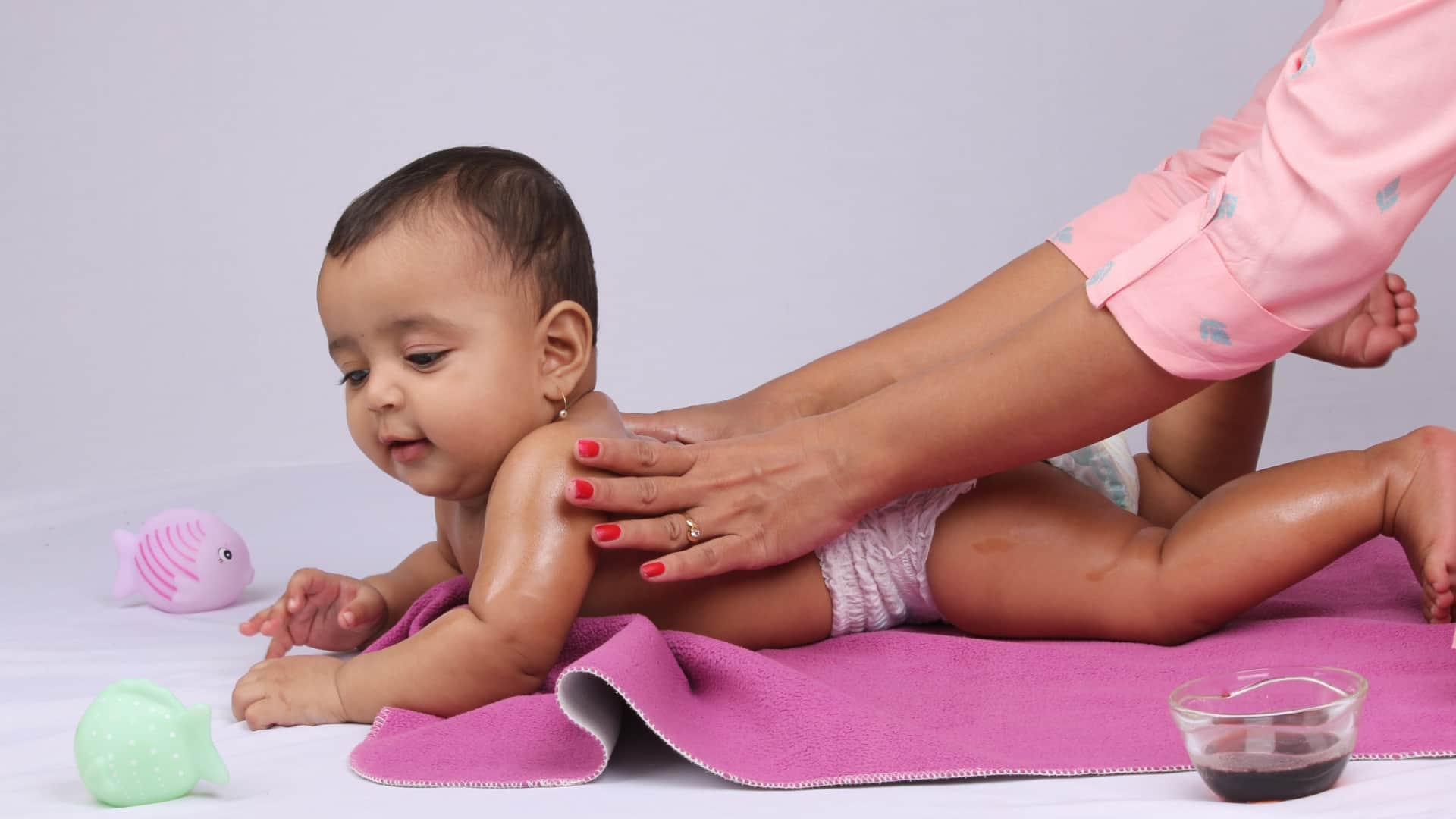 does massage of baby is good or bad kya new born baby ki malish karni chahiye