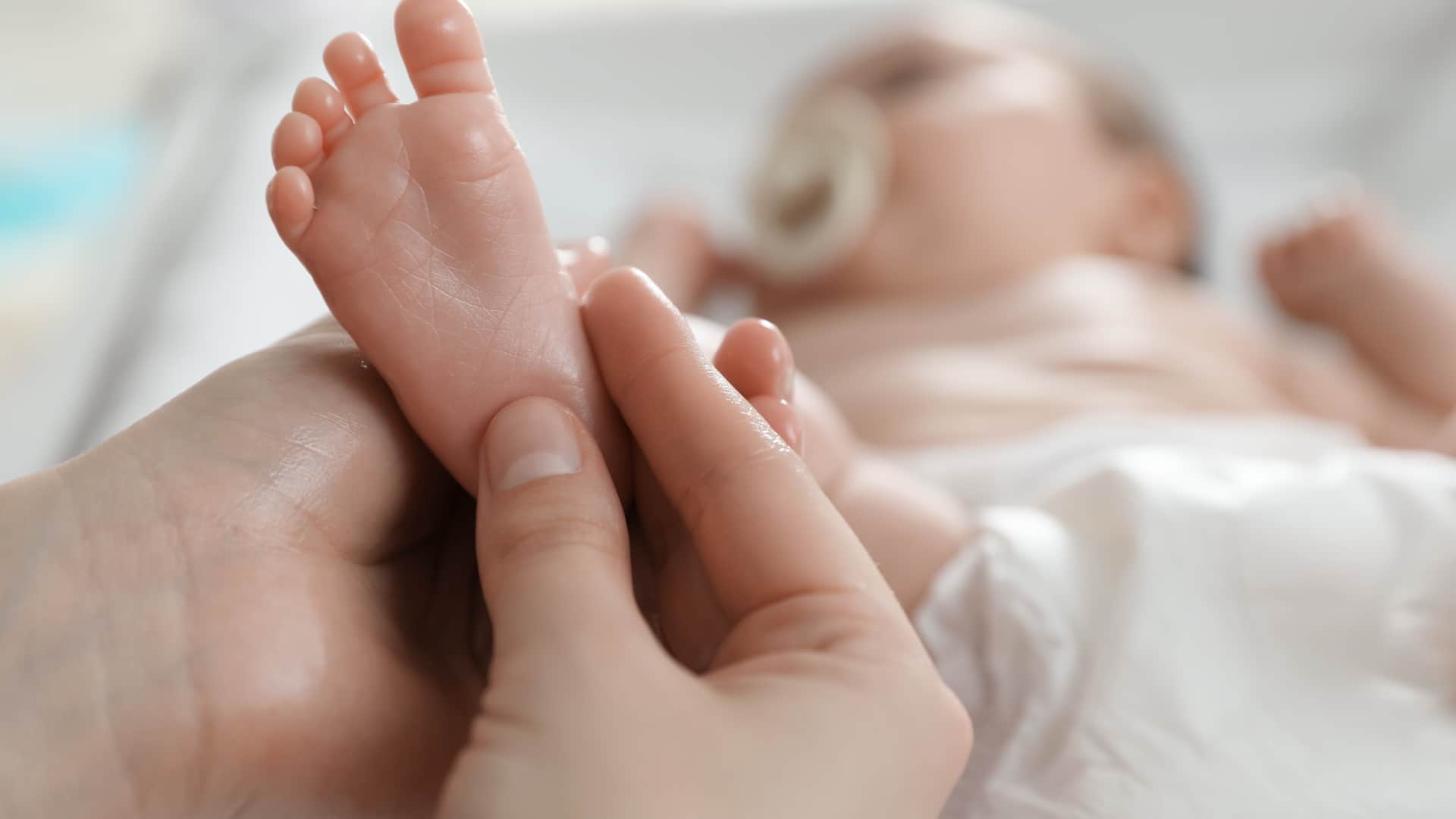 does massage of baby is good or bad kya new born baby ki malish karni chahiye