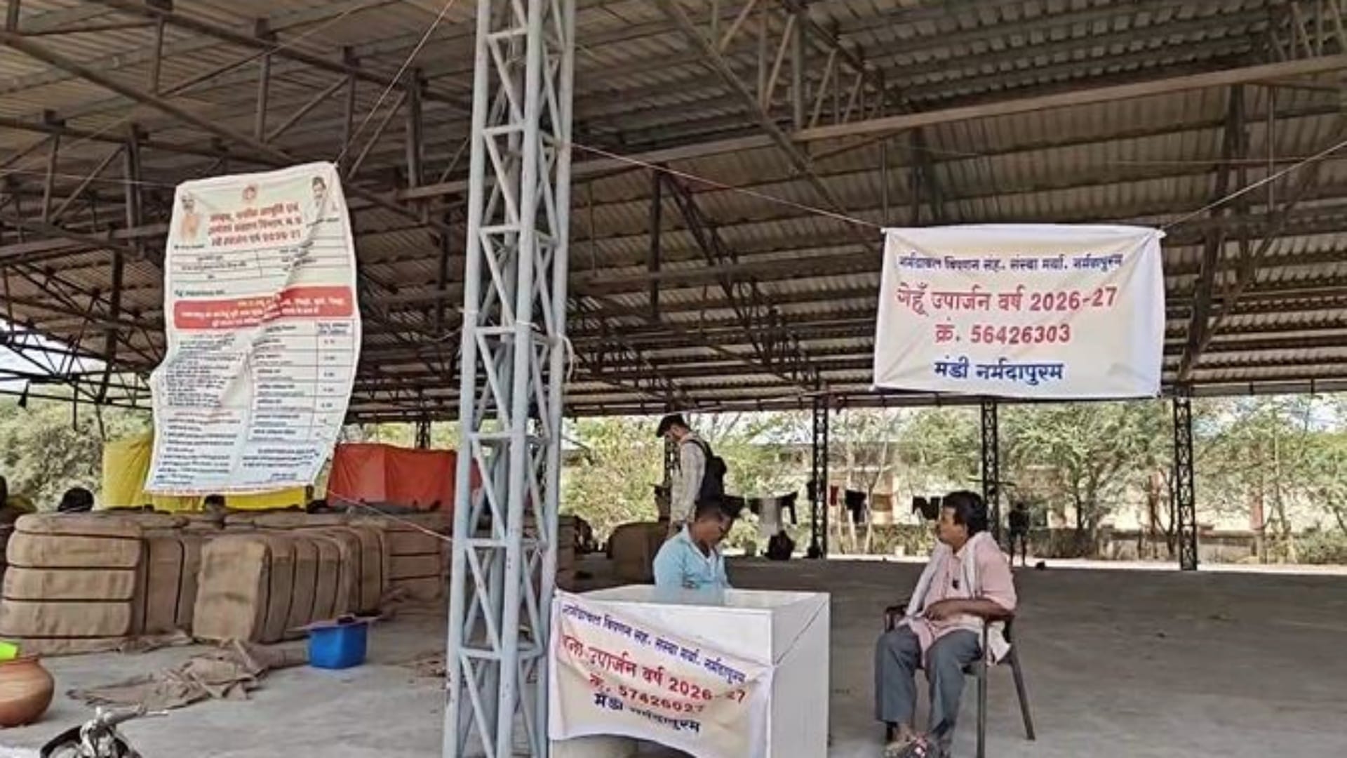 सर्वर ठप, सूनी पड़ी मंडियां, गेहूं खरीद की रफ्तार थमी