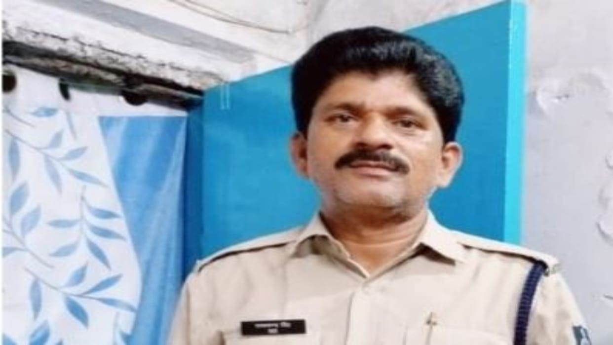 Rewa News: Head constable found hanging in jail premises, suicide note recovered, family alleges harassment
