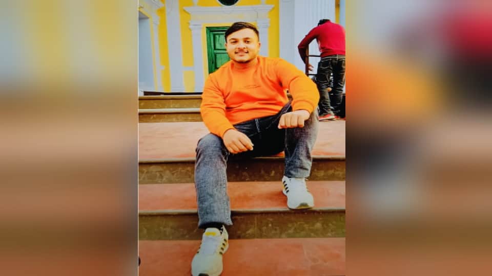 Family protests after worker dies in lift accident, contractor accused of not providing safety gear