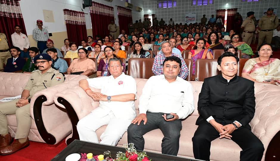 The Governor encouraged the winners of the news reading competition