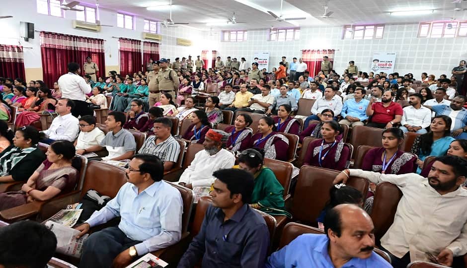 The Governor encouraged the winners of the news reading competition