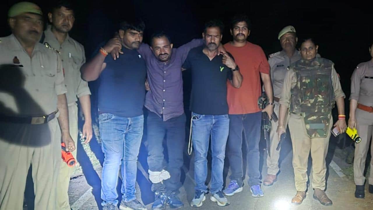 पुलिस मुठभेड़ में पकड़ा गया आरोपी।