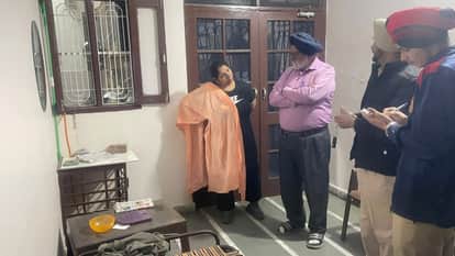 Thief Arrives on Bicycle in Jalandhar, Flees with Gas Cylinder