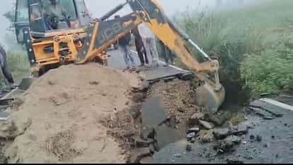 Muzaffarnagar: Seh made a tunnel under the ground, Kallarpur Rajbe track sank five feet, vehicles stopped