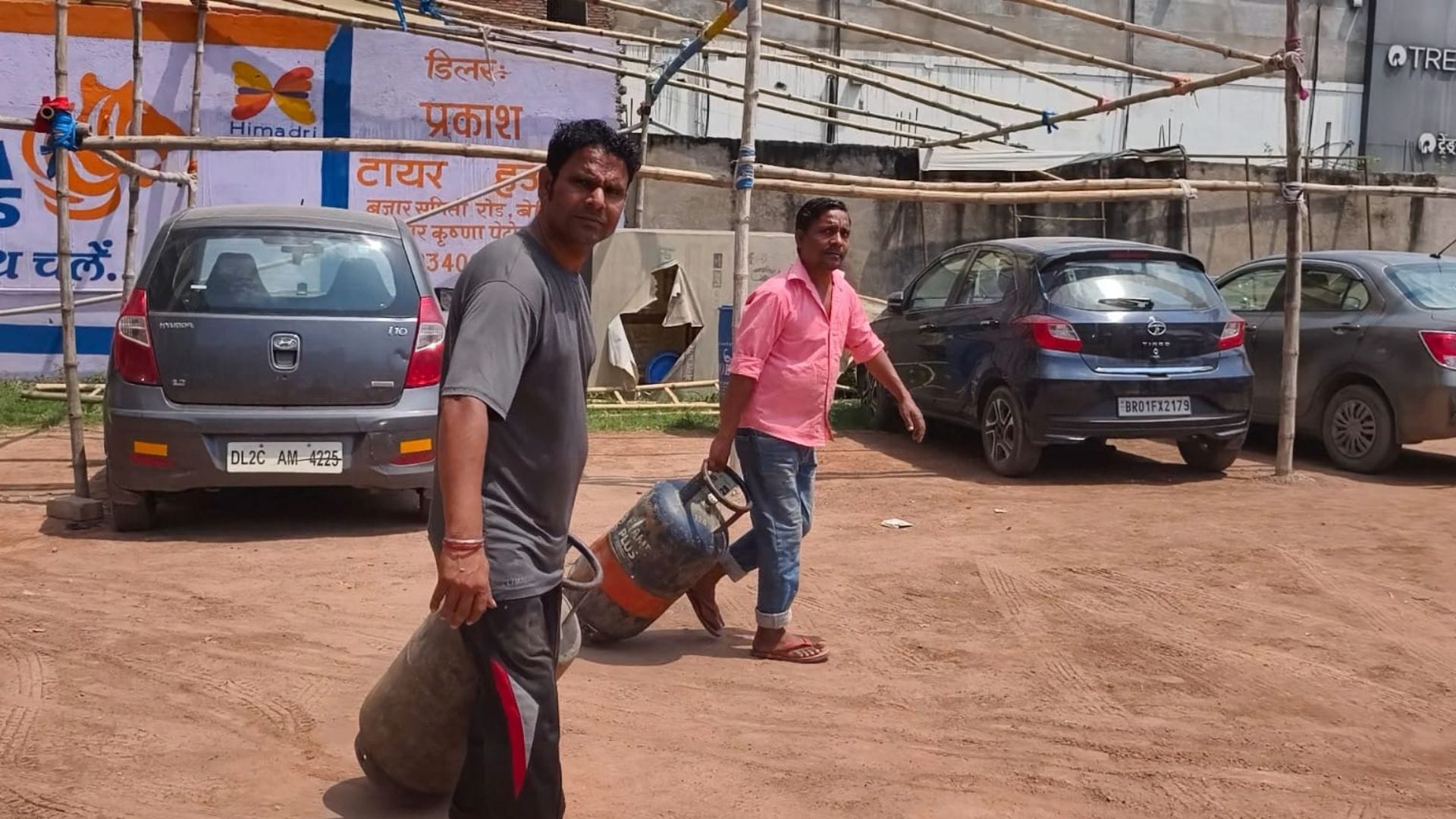 Bihar: Hotels in Bettiah Shut Down Amid LPG Crisis Owners Anger Erupts Against Administration