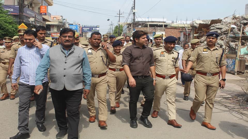 Central Market Meerut: Engineer was slapped, it was heavy, it became the reason for destruction of the market,