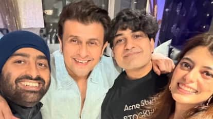Sonu Nigam Shares Unseen Photos of His Meeting With Arijit Singh After 15 Years