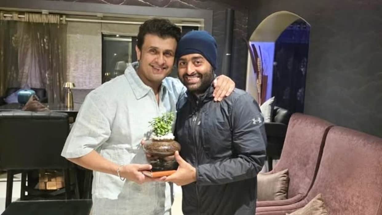 Sonu Nigam Shares Unseen Photos of His Meeting With Arijit Singh After 15 Years