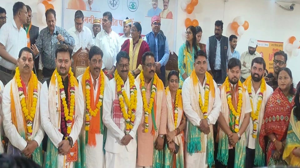 10 Nominated Corporators Take Oath at Agra Municipal Corporation
