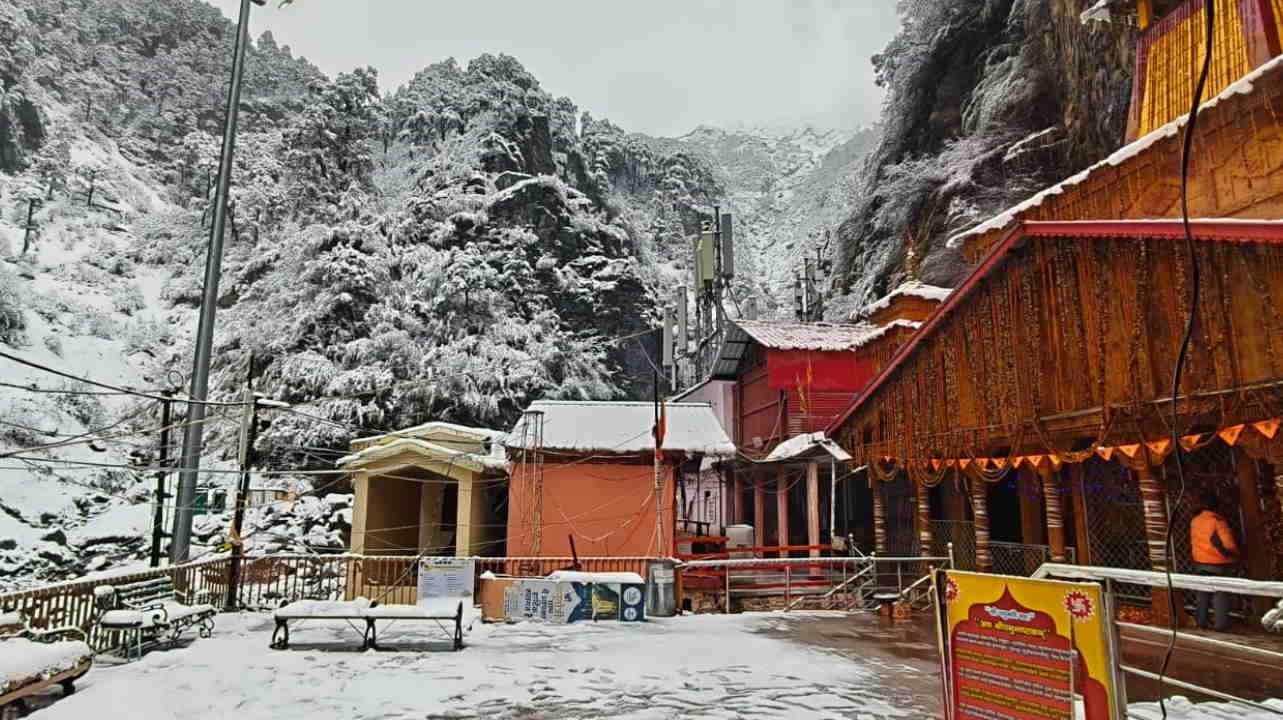 Snowfall in Kedarnath Yamunotri; snow blankets region from Badrinath to Auli Roopkund, Bedni Watch photos