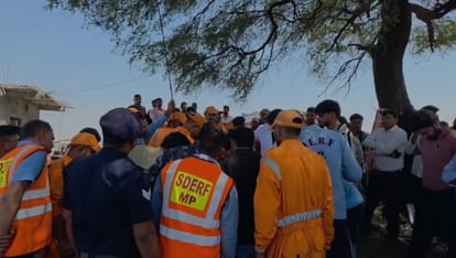 Ujjain Borewell Accident Live 3-Year-Old Falls into Borewell Rescue Operation Continues