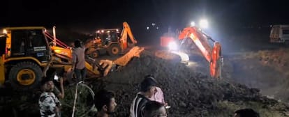 Ujjain Borewell Accident Live 3-Year-Old Falls into Borewell Rescue Operation Continues