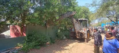 Bhopal News: Bulldozers Roll Over Encroachments at the 'Bada Talab'; Target Set to Clear 347 Occupations Withi