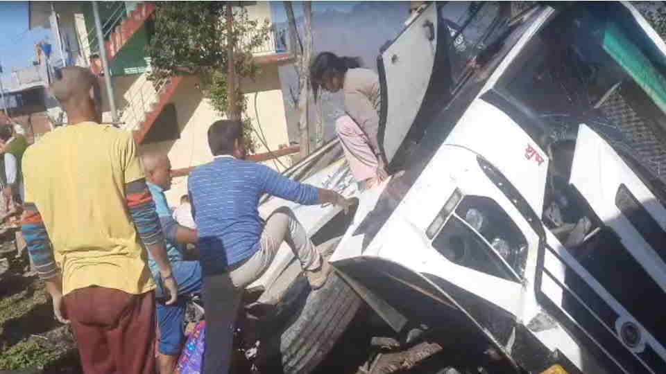 Accident on Rishikesh-Gangotri Highway Bus Overturns Near Dabri Village Chaos and Screams Ensue