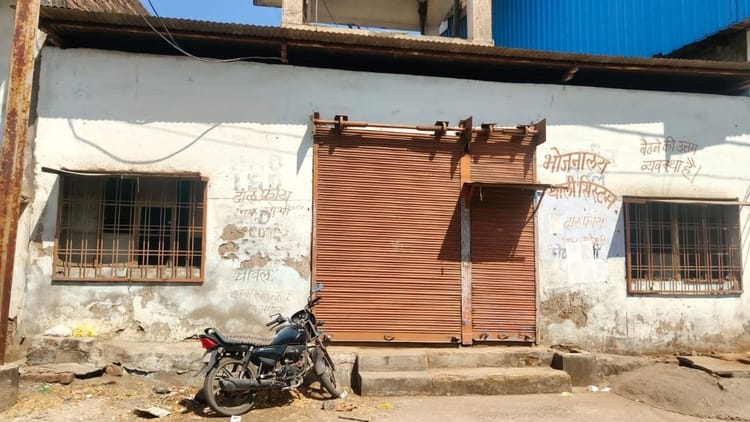 Indore News: मंडियों में गेहूं खरीदी के बीच कैंटीन पर ताले, महंगी गैस से किसानों की 5 रु. वाली थाली बंद