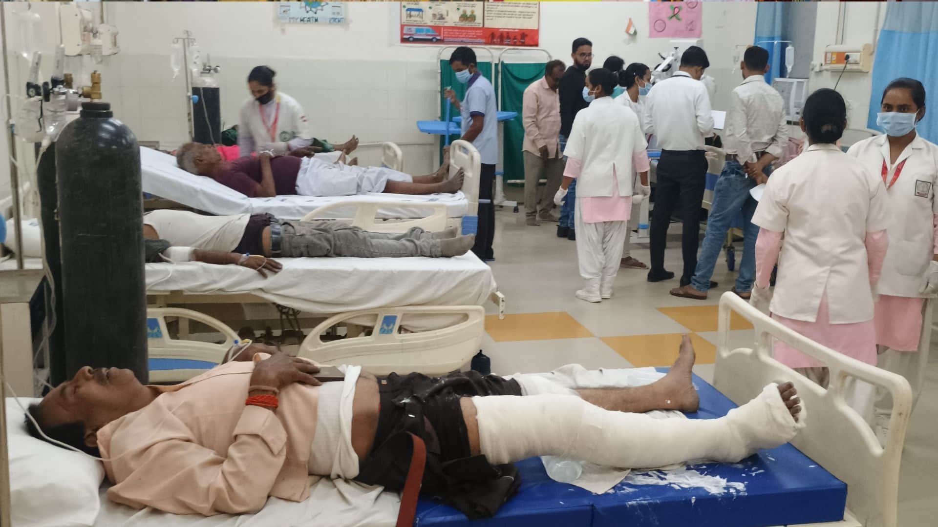 Ghazipur Road Accident painful story of Two Women Dead and 38 Injured in Bus accident