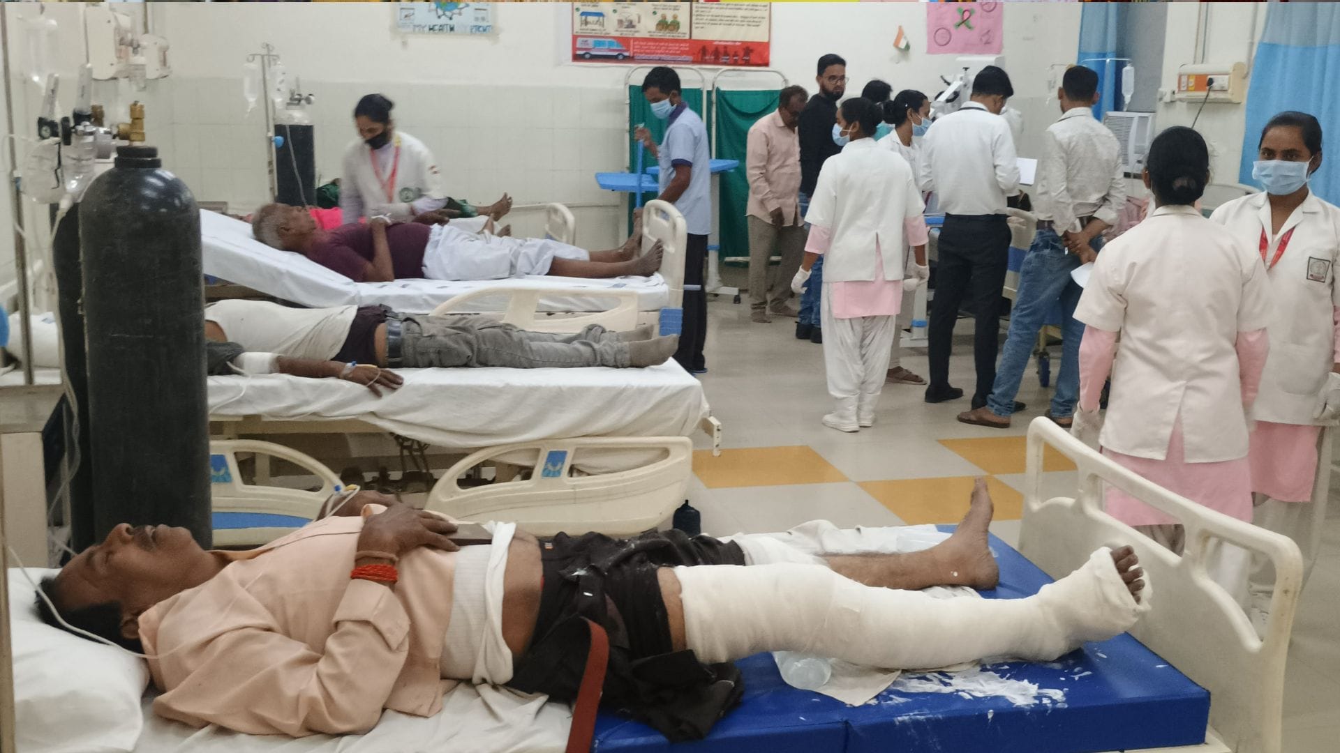 Ghazipur Road Accident painful story of Two Women Dead and 38 Injured in Bus accident