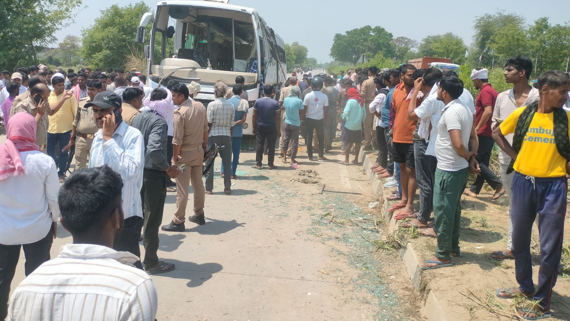 Ghazipur Road Accident painful story of Two Women Dead and 38 Injured in Bus accident