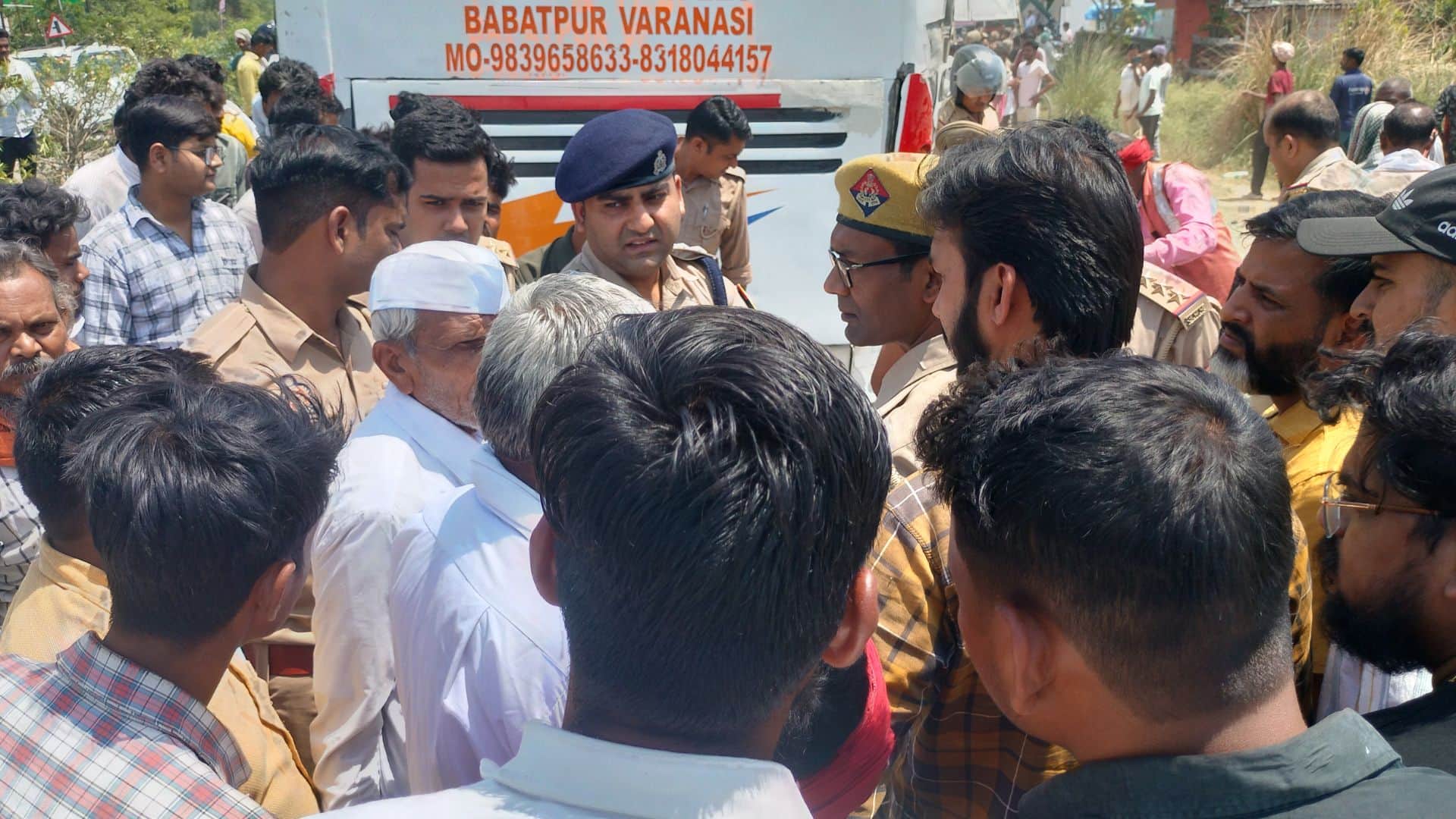 Ghazipur Road Accident painful story of Two Women Dead and 38 Injured in Bus accident