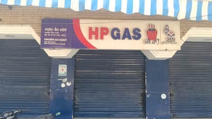 Cash and mobile phone stolen from LPG gas agency in Jalandhar see video