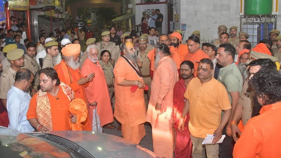 Mahakal Giri Appointed Mahant of Kali Temple, Hiteshwar Giri Ancient Siddha Peeth; Both Sent Prayagraj