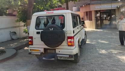 Auraiya Bribe of 50000 Demanded to Shift Power Line Anti Corruption Team Catches JE and Lineman Red Handed