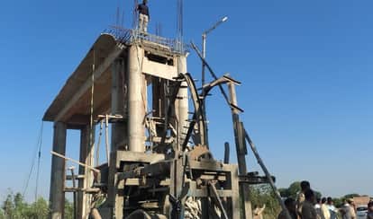 Orai Under construction entrance gate collapses at Auraiya border five laborers trapped under debris