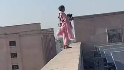 UP: Woman Climbs to 5th Floor of High Court Complex with Child; Security Personnel Bring Her Down—Find Out Why