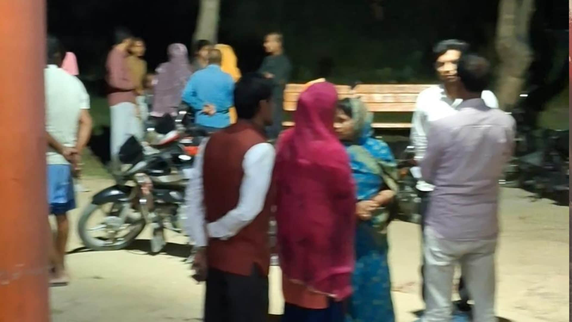 अस्पताल में मौजूद मृतक के परिजन