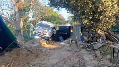 Truck Overturns on Laborers' Tents in Saharanpur District