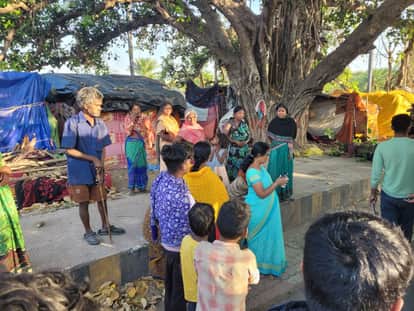 Nalanda news A branch fell on an innocent child sleeping on the footpath in Rajgir, resulting in his death.