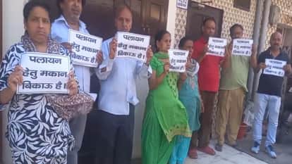 Central Market Dispute Escalates: Migration Posters Put Up in Sector-2 Over Setback Rule Concerns