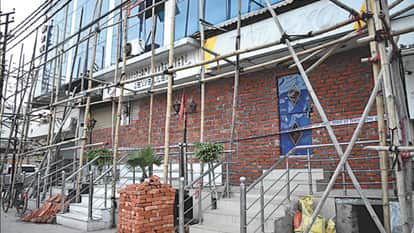 Meerut Central Market Sealing Sparks Anger, Traders Demand Action Against Corrupt Officials